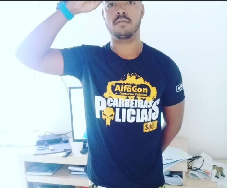 Autor como estudante de concursos policiais